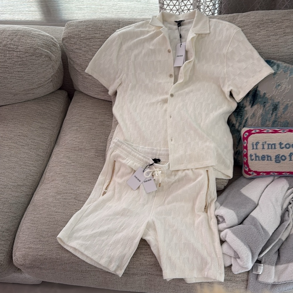 REISS PHILLMOORE Cream Short Sleeve Button-Up Shirt and Shorts Set